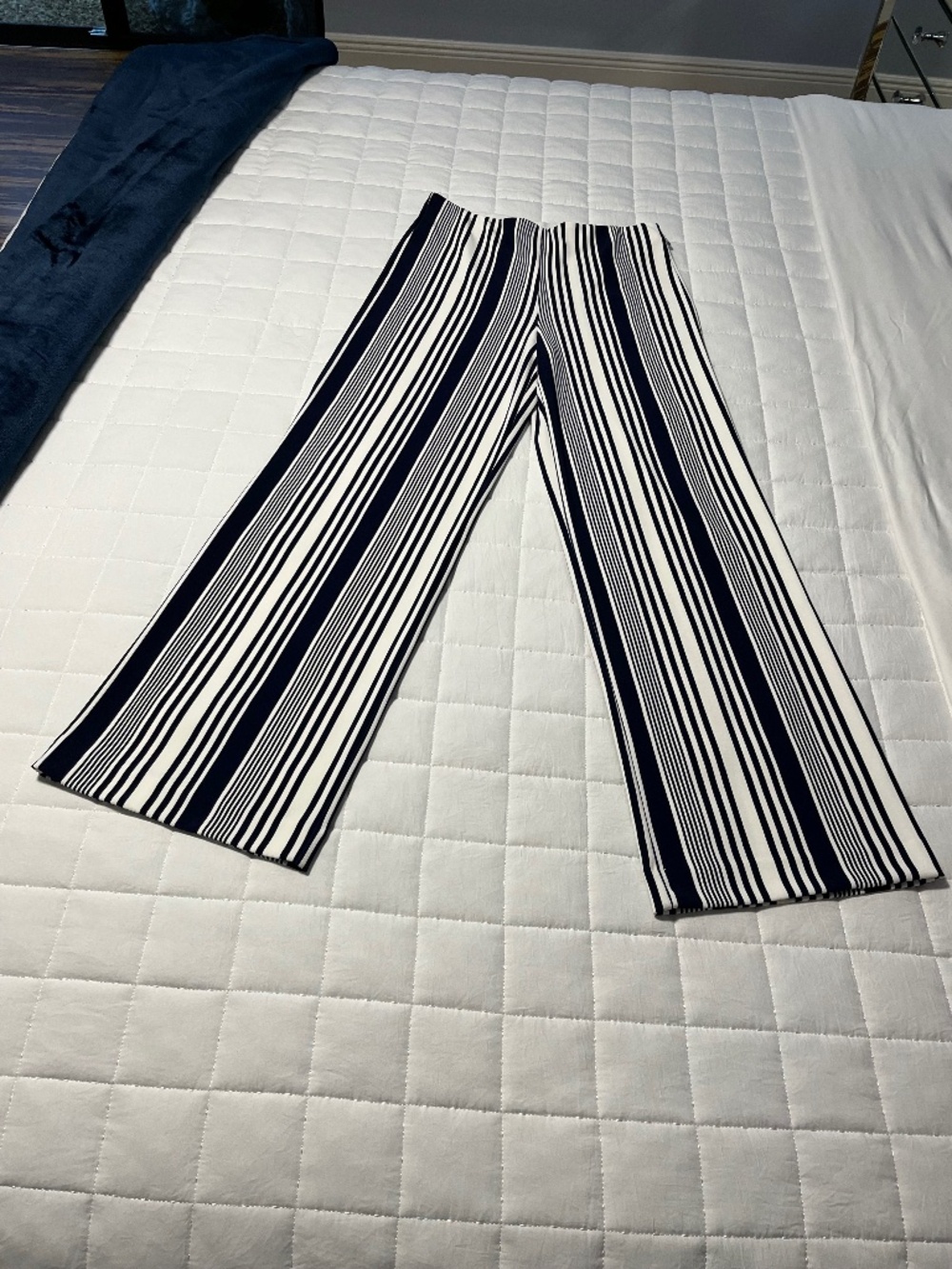 BOSTON PROPER BLUE AND WHITE STRIPED PANTS SMALL